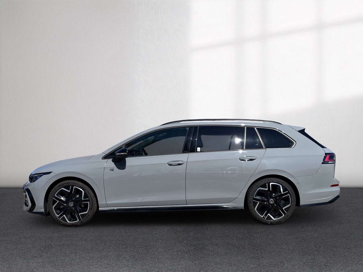 Fahrzeugabbildung Volkswagen Golf VIII 2.0 TDI DSG R-Line RFK SHZ AHK LED