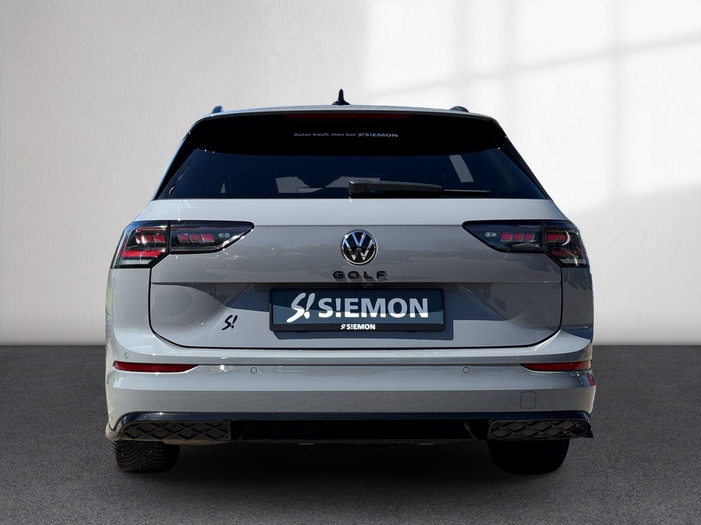 Fahrzeugabbildung Volkswagen Golf VIII 2.0 TDI DSG R-Line RFK SHZ AHK LED