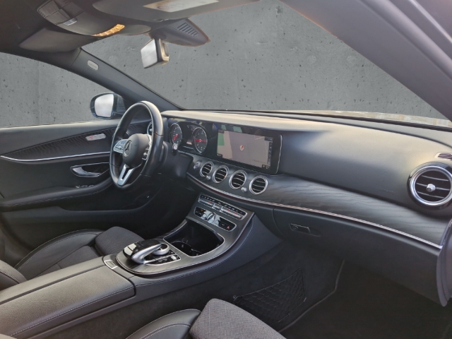 Fahrzeugabbildung Mercedes-Benz E 300 d T Avantgarde Navi LED AHK eSitze eHKL RKam
