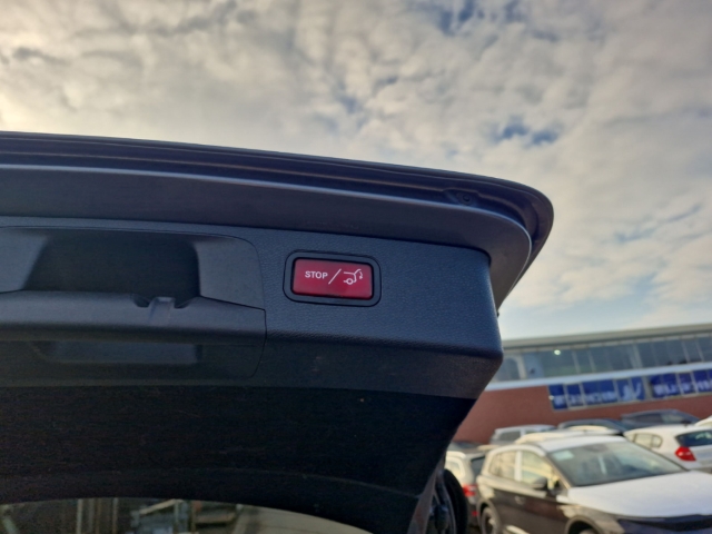 Fahrzeugabbildung Mercedes-Benz E 300 d T Avantgarde Navi LED AHK eSitze eHKL RKam