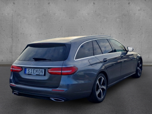 Fahrzeugabbildung Mercedes-Benz E 300 d T Avantgarde Navi LED AHK eSitze eHKL RKam