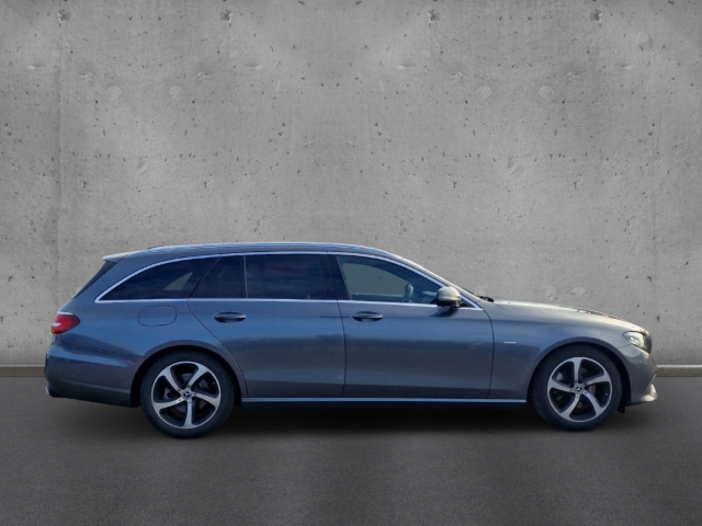 Fahrzeugabbildung Mercedes-Benz E 300 d T Avantgarde Navi LED AHK eSitze eHKL RKam