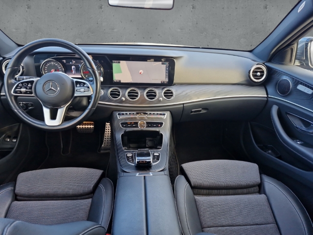 Fahrzeugabbildung Mercedes-Benz E 300 d T Avantgarde Navi LED AHK eSitze eHKL RKam
