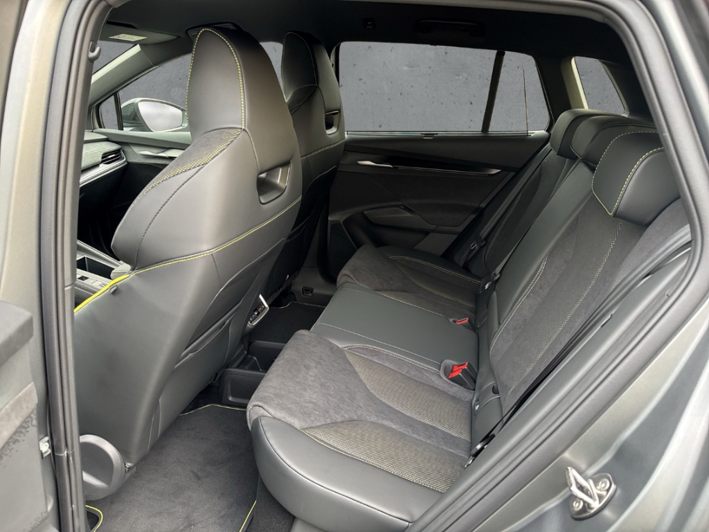 Fahrzeugabbildung SKODA Elroq RS Lounge 4x4 Maxx AHK Winter Wärmep. LM21