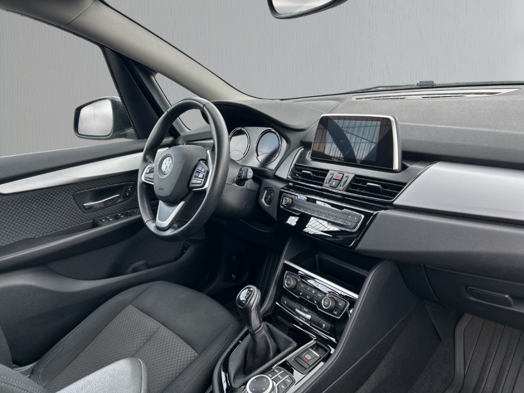 Fahrzeugabbildung BMW 218 d Active Tourer Advantage Navi LED eHKL RKam SHZ PDC