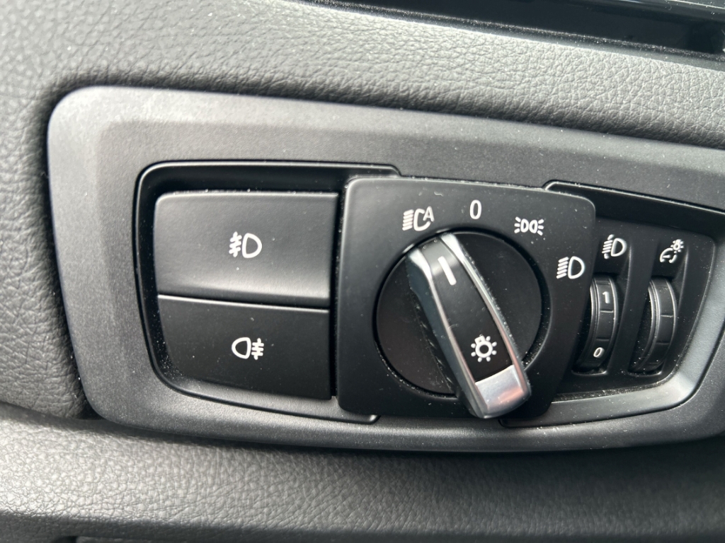 Fahrzeugabbildung BMW 218 d Active Tourer Advantage Navi LED eHKL RKam SHZ PDC