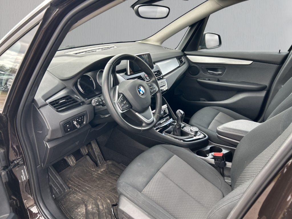 Fahrzeugabbildung BMW 218 d Active Tourer Advantage Navi LED eHKL RKam SHZ PDC