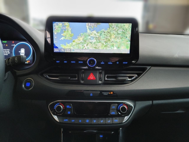 Fahrzeugabbildung Hyundai i30 FL Kombi 1.5 T-GDI DCT Advantage Plus-Paket MY25 Navi Digitales Cockpit LED ACC
