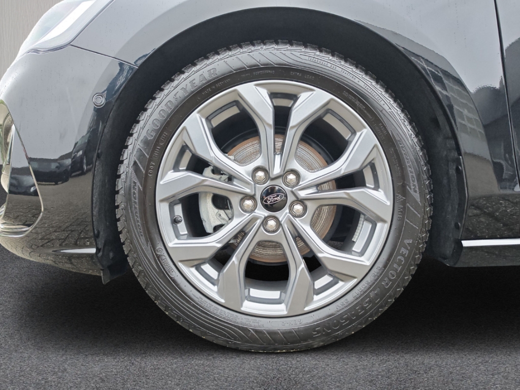 Fahrzeugabbildung Ford Focus Turnier 1.0 ST Line X AHK HUD ACC SHZ LHZ
