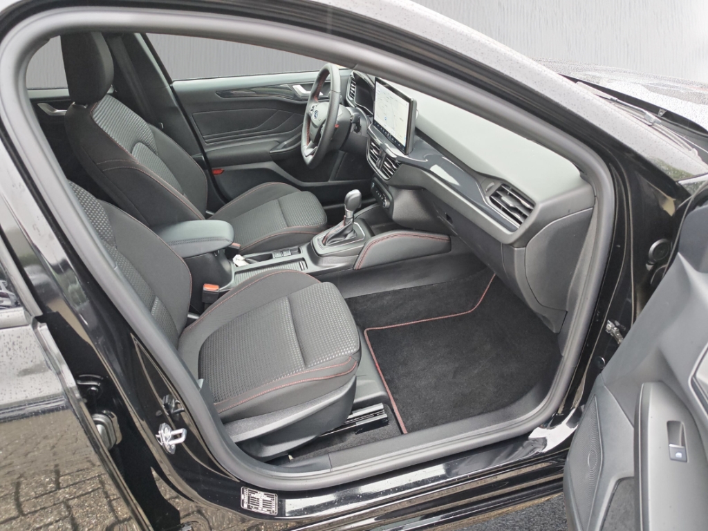 Fahrzeugabbildung Ford Focus Turnier 1.0 ST Line X AHK HUD ACC SHZ LHZ