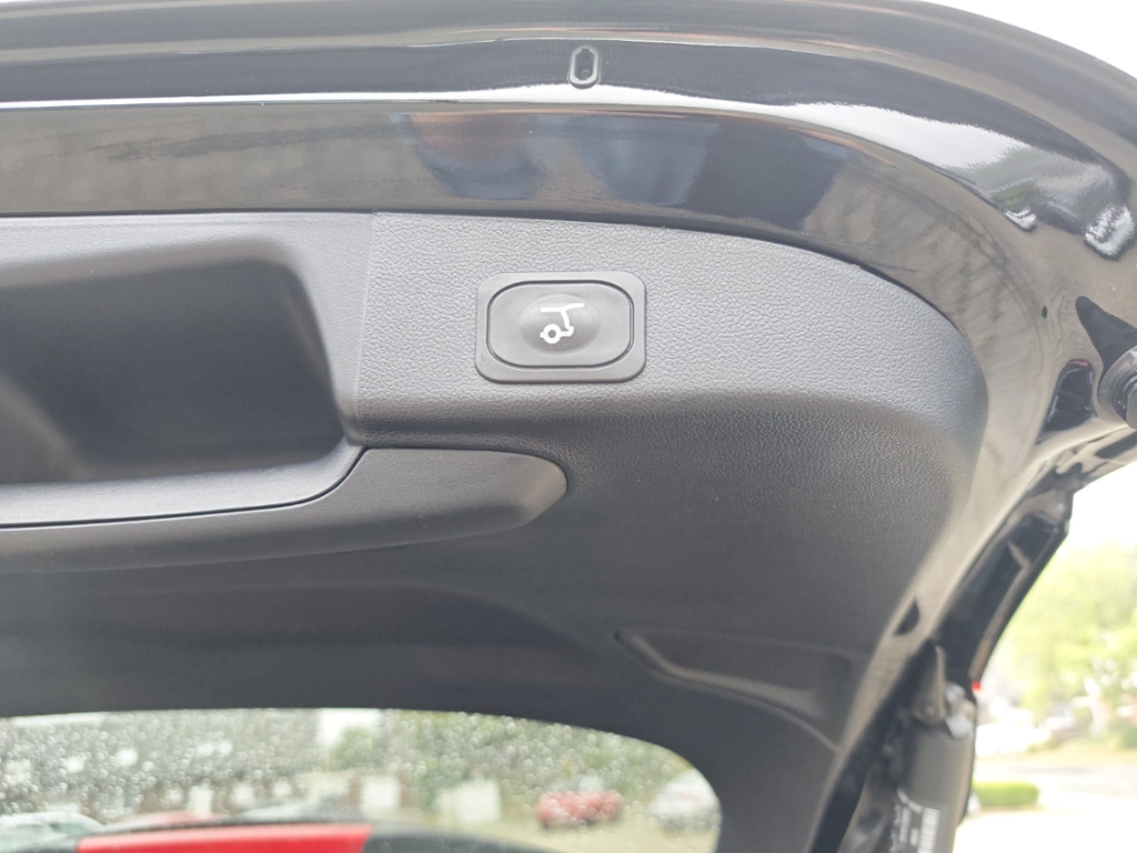 Fahrzeugabbildung Ford Focus Turnier 1.0 ST Line X AHK HUD ACC SHZ LHZ