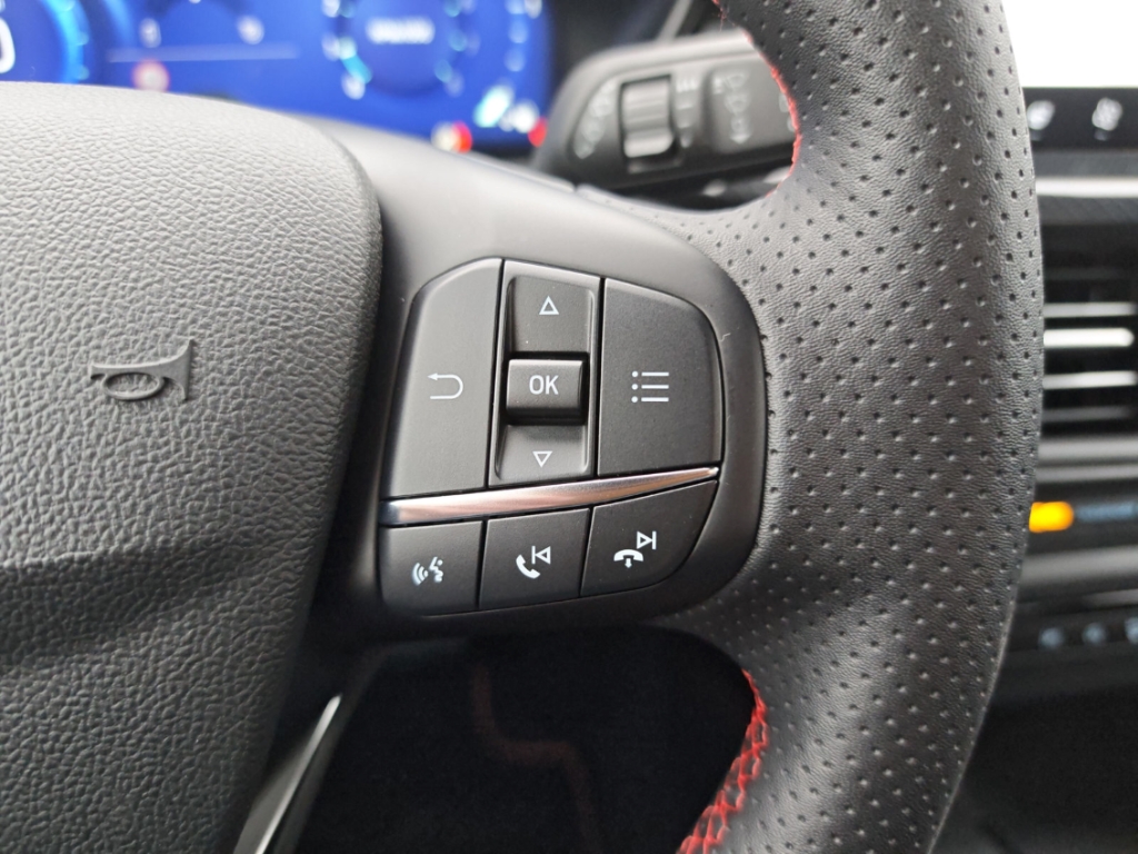 Fahrzeugabbildung Ford Focus Turnier 1.0 ST Line X AHK HUD ACC SHZ LHZ