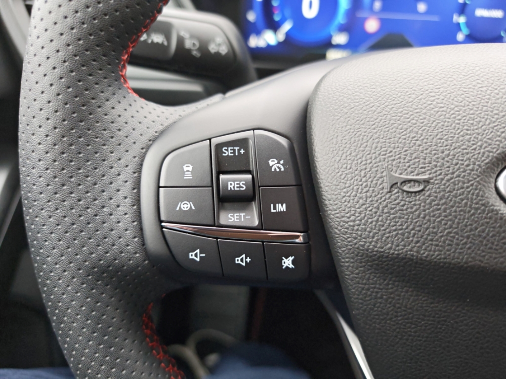 Fahrzeugabbildung Ford Focus Turnier 1.0 ST Line X AHK HUD ACC SHZ LHZ
