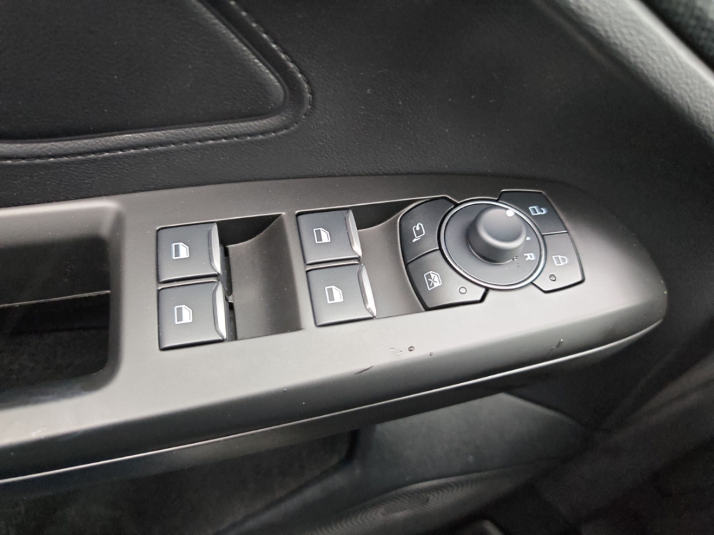 Fahrzeugabbildung Ford Focus Turnier 1.0 ST Line X AHK HUD ACC SHZ LHZ