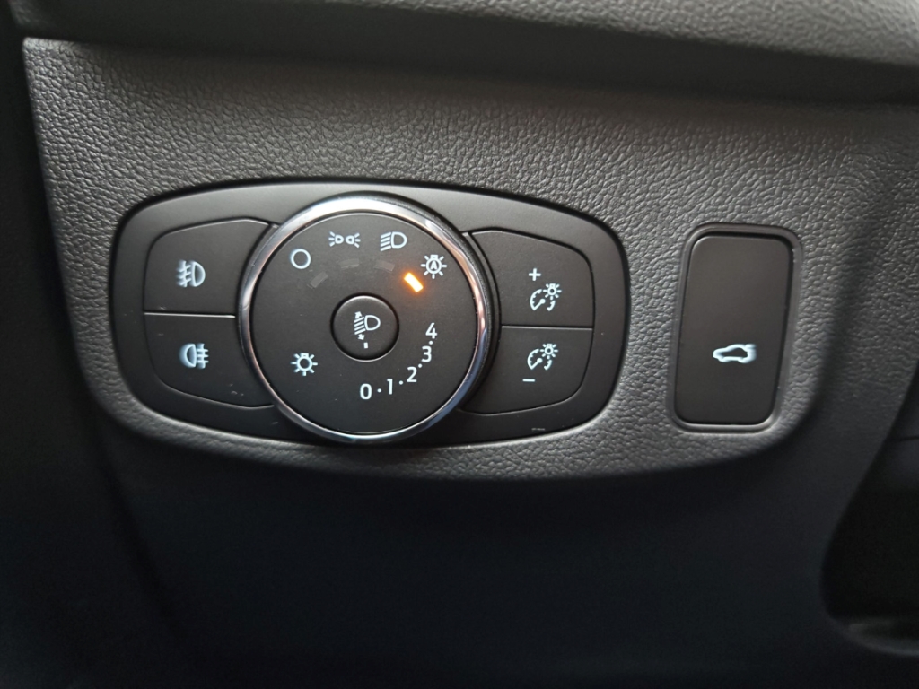 Fahrzeugabbildung Ford Focus Turnier 1.0 ST Line X AHK HUD ACC SHZ LHZ