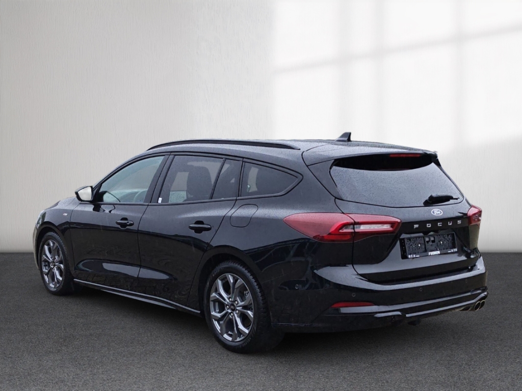 Fahrzeugabbildung Ford Focus Turnier 1.0 ST Line X AHK HUD ACC SHZ LHZ