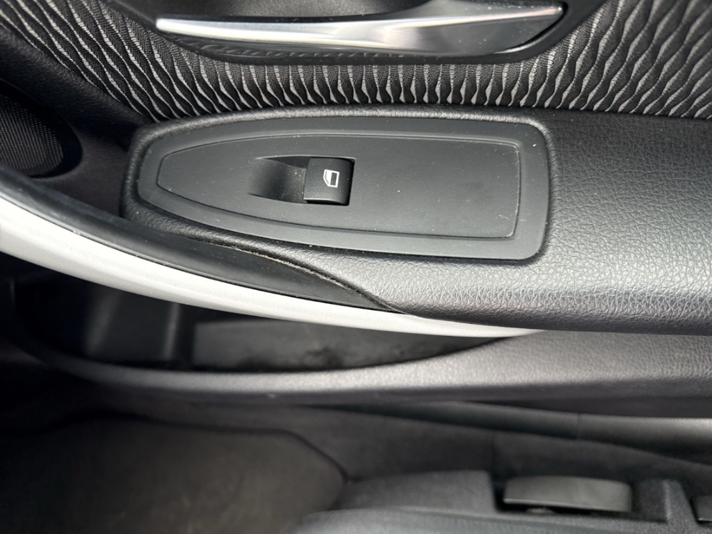 Fahrzeugabbildung BMW 316 i Limousine Klimaauto BT PDC SHZ 18LM Gewerbe