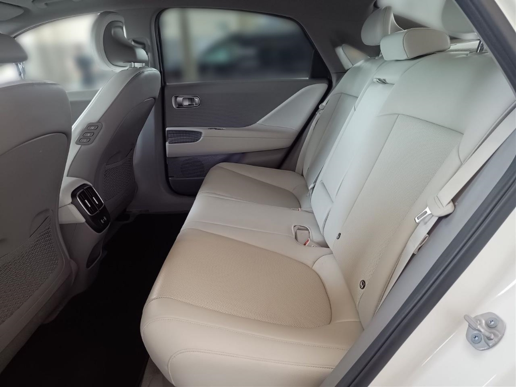 Fahrzeugabbildung Hyundai IONIQ 6 77,4kWh 2WD UNIQ Digi-Spiegel 20LM HUD Navi Digitales Cockpit Memory Sitze Soundsystem