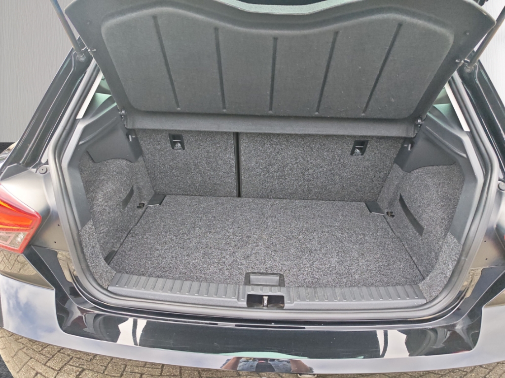 Fahrzeugabbildung SEAT Ibiza 1.0 TSI Style SHZ PDC LED Klima Navi