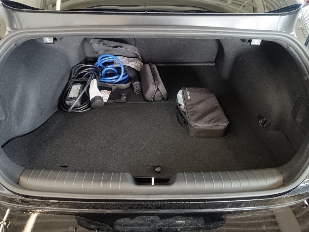 Fahrzeugabbildung Hyundai IONIQ 6 77,4kWh 4WD UNIQ HUD Navi Digitales Cockpit Memory Sitze Soundsystem Bose