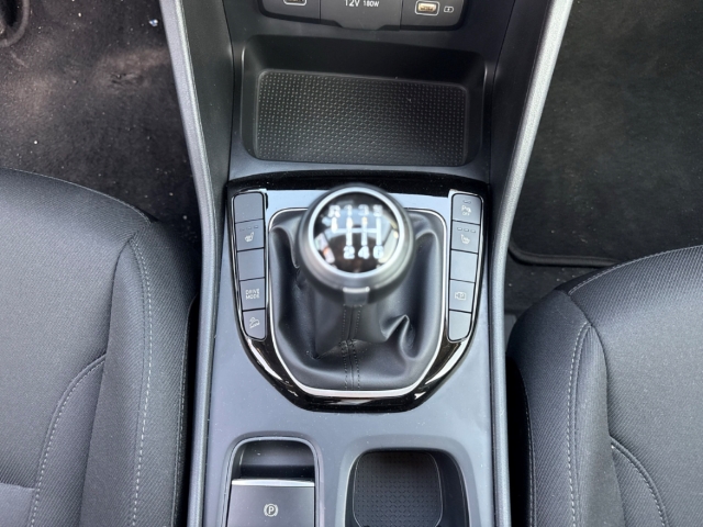 Fahrzeugabbildung Hyundai TUCSON 1.6 T-GDi MT 2WD Select Navi LED Funktions-P. Digitales Cockpit Apple CarPlay