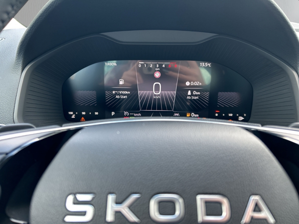 Fahrzeugabbildung SKODA Karoq 1.0 TSI Selection LED AHK PDCv+h SHZ