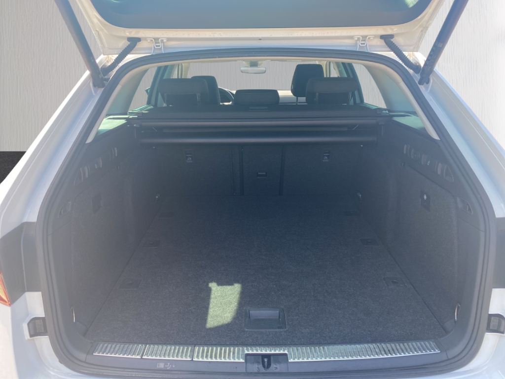 Fahrzeugabbildung SKODA Superb Combi 1.5 TSI Style LED AHK 360° StHzg ACC Navi SHZ