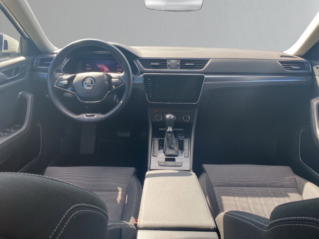 Fahrzeugabbildung SKODA Superb Combi 1.5 TSI Style LED AHK 360° StHzg ACC Navi SHZ