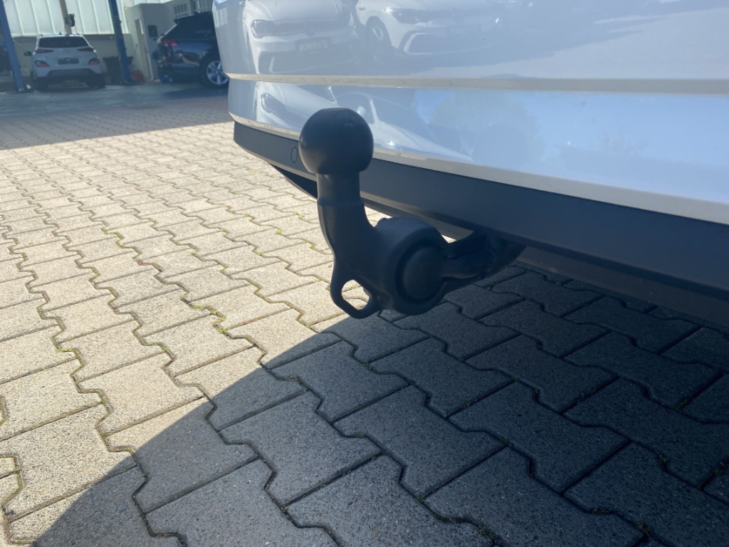 Fahrzeugabbildung SKODA Superb Combi 1.5 TSI Style LED AHK 360° StHzg ACC Navi SHZ