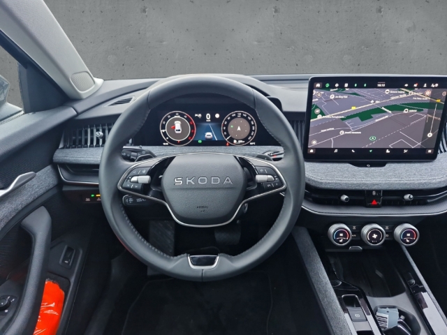 Fahrzeugabbildung SKODA Superb Combi TDI DSG Selection AHK MatrLED R-Kam