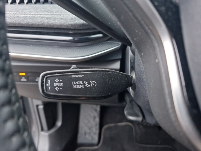 Fahrzeugabbildung SKODA Superb Combi TDI DSG Selection AHK MatrLED R-Kam