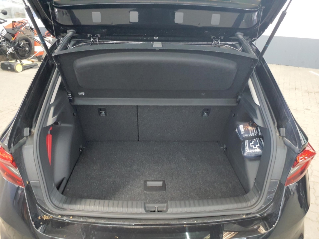 Fahrzeugabbildung SKODA Fabia 1.5 TSI Selection Tour ACC LED SHZ LHZ Navi