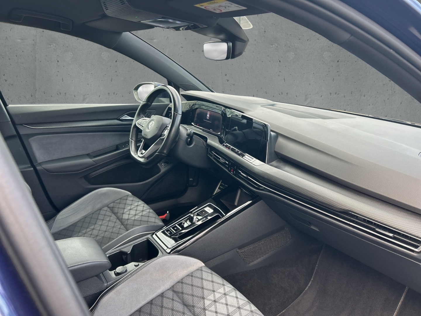 Fahrzeugabbildung Volkswagen Golf VIII Variant R-Line DSG AHK NAV ACC KLIMA
