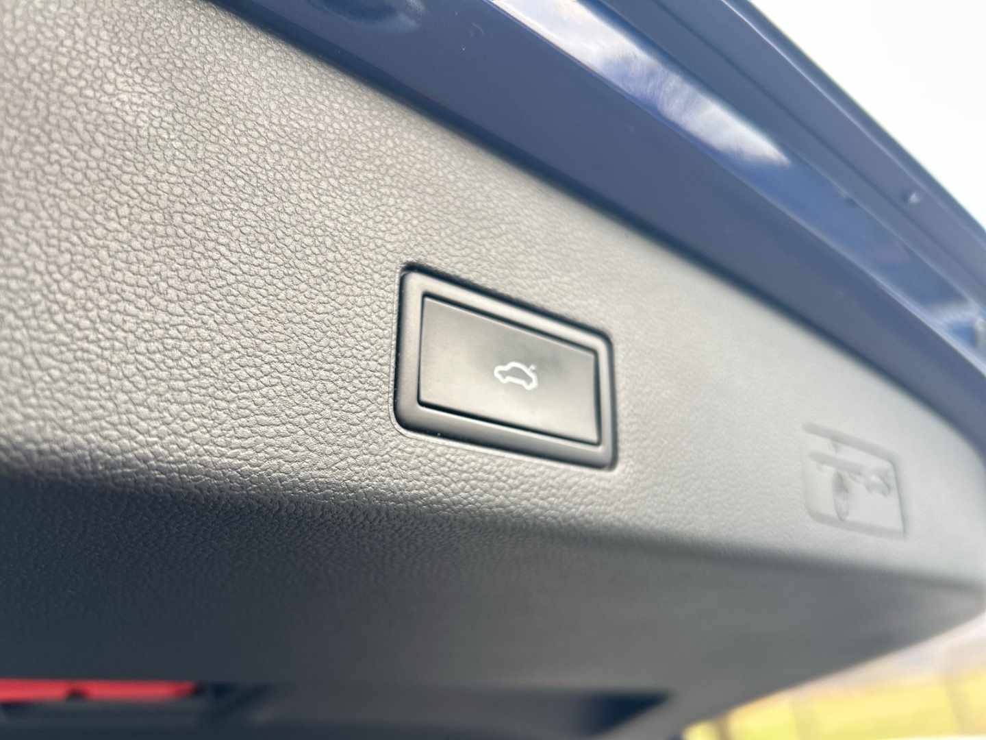Fahrzeugabbildung Volkswagen Golf VIII Variant R-Line DSG AHK NAV ACC KLIMA