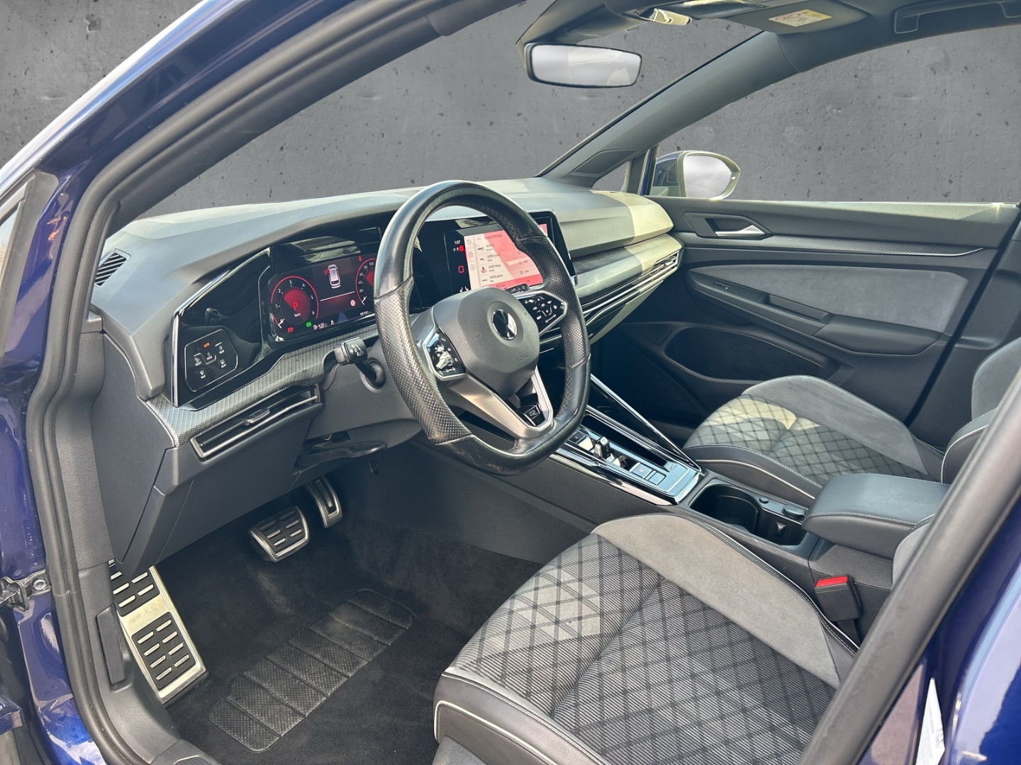 Fahrzeugabbildung Volkswagen Golf VIII Variant R-Line DSG AHK NAV ACC KLIMA