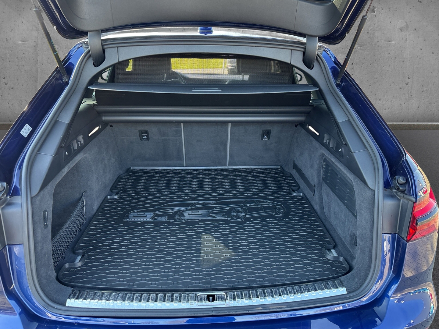 Fahrzeugabbildung Audi A6 Avant Quattro 50 TDI Auto. S-LINE SHZ RFK AHK StandHZ