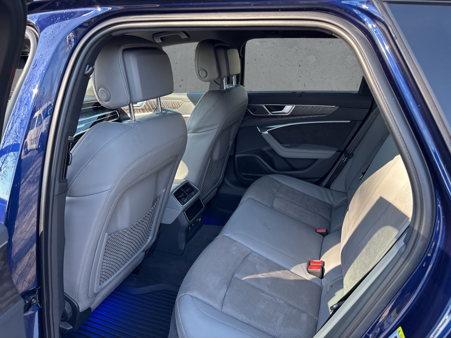 Fahrzeugabbildung Audi A6 Avant Quattro 50 TDI Auto. S-LINE SHZ RFK AHK StandHZ