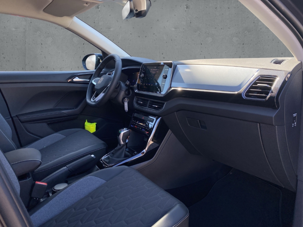 Fahrzeugabbildung Volkswagen T-Cross 1.0 TSI DSG Life LED IQ Drive SHZ LM17