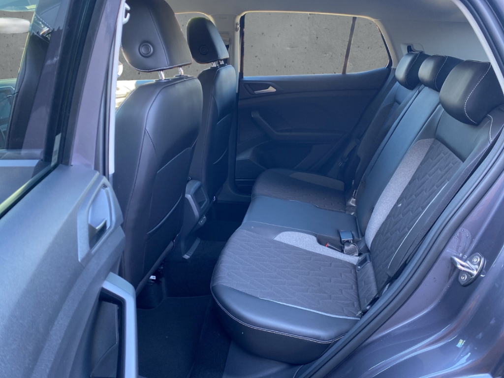 Fahrzeugabbildung Volkswagen T-Cross 1.0 TSI DSG Life LED IQ Drive SHZ LM17