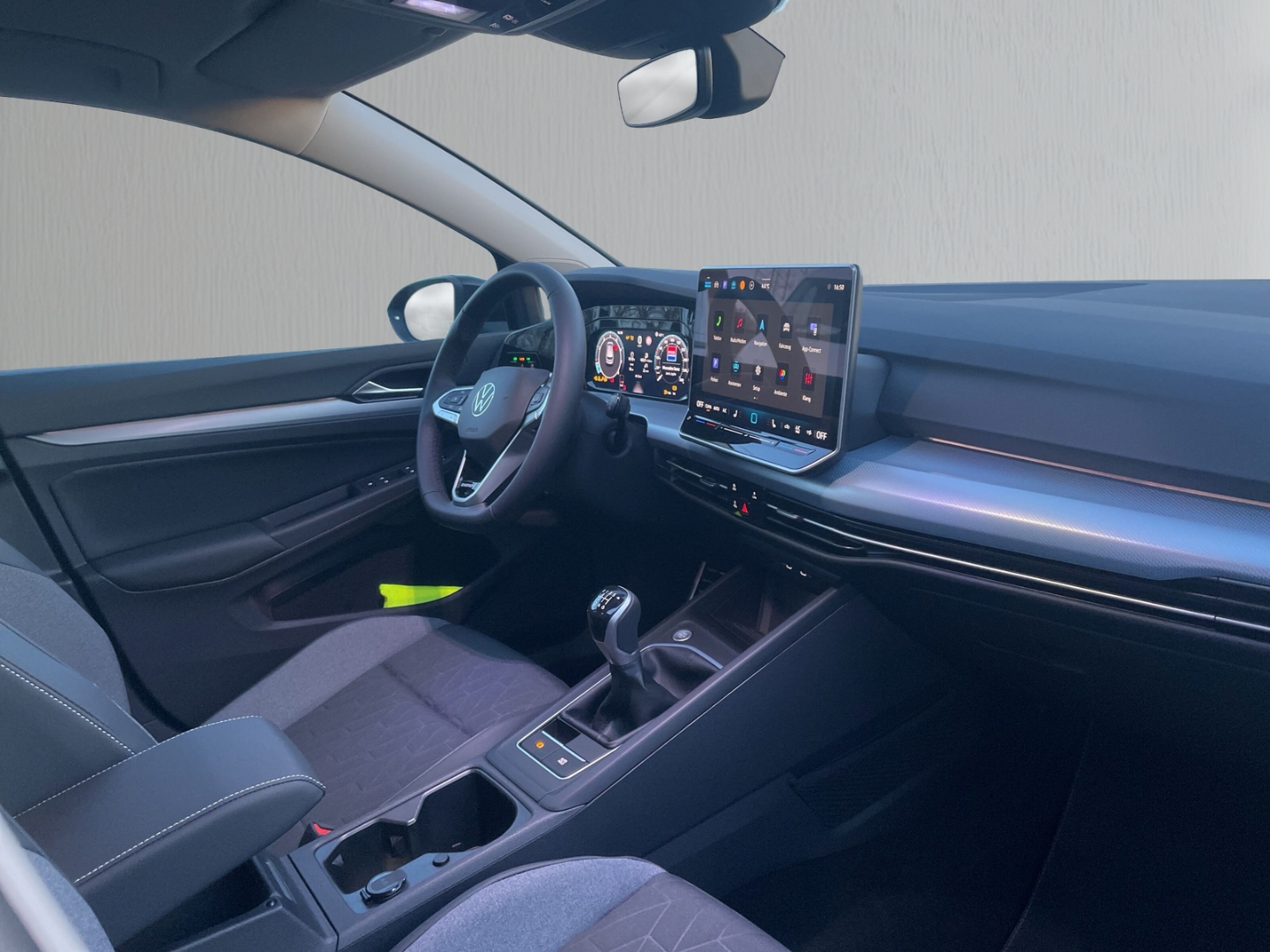 Fahrzeugabbildung Volkswagen Golf 1.5 TSI Energy LED AHK PDC GJR SHZ LenkradHZG
