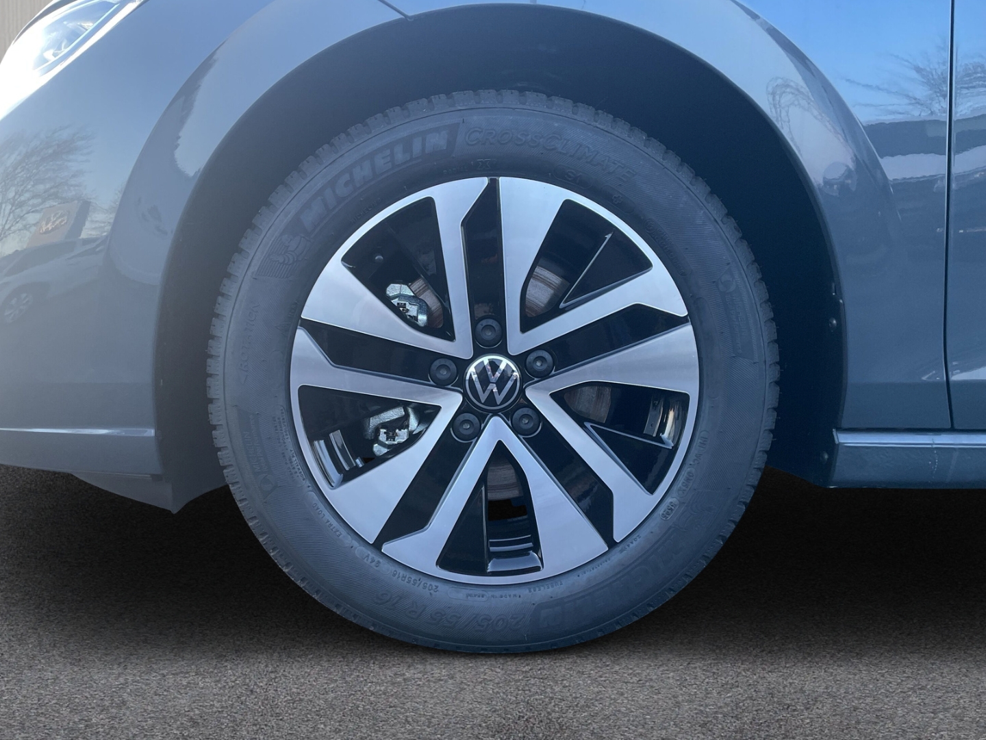 Fahrzeugabbildung Volkswagen Golf 1.5 TSI Energy LED AHK PDC GJR SHZ LenkradHZG