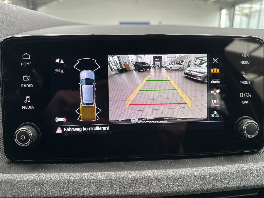 Fahrzeugabbildung SKODA Kamiq Selection 1.0 TSI DSG LED VC SHZ PDC Alu App