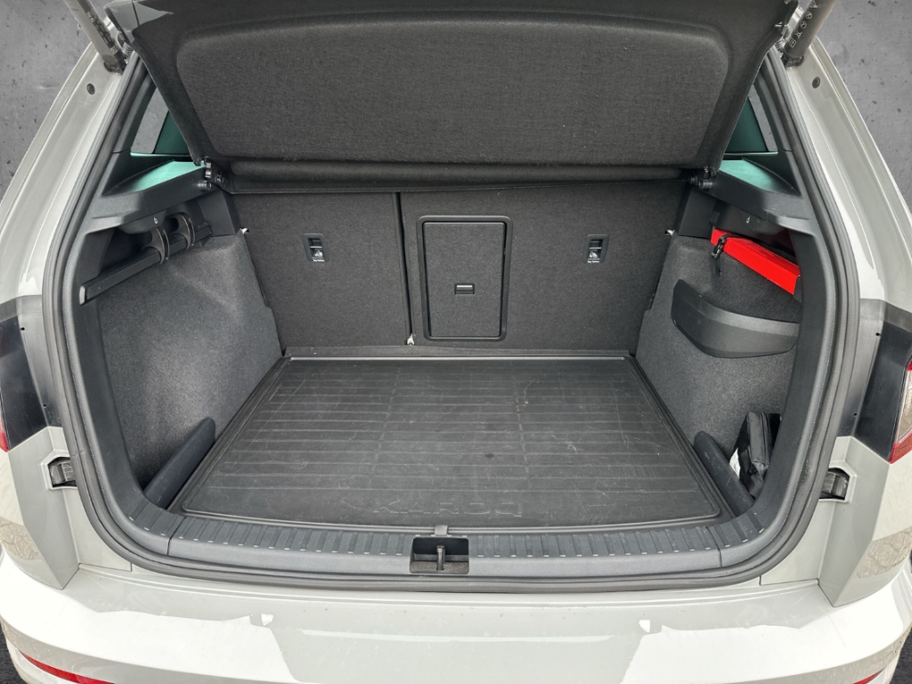 Fahrzeugabbildung SKODA Karoq TDI 4x4 DSG Sportline AHK Pano Navi 360°