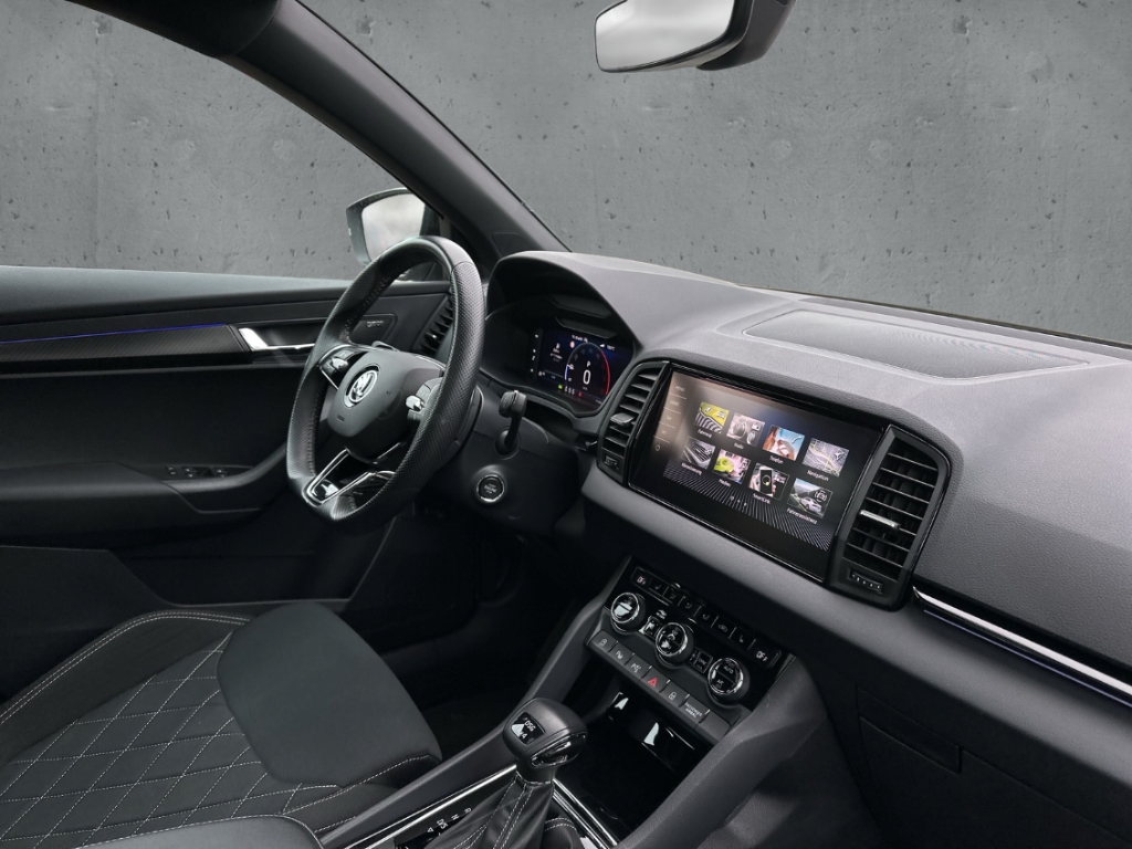Fahrzeugabbildung SKODA Karoq TDI 4x4 DSG Sportline AHK Pano Navi 360°