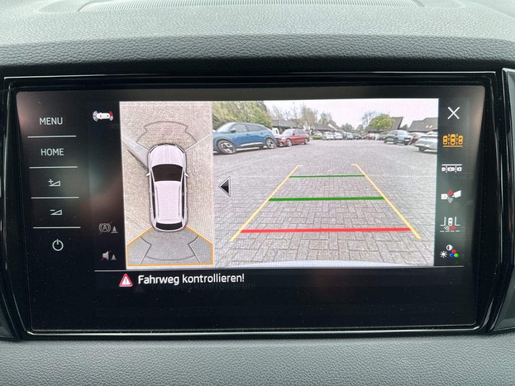 Fahrzeugabbildung SKODA Karoq TDI 4x4 DSG Sportline AHK Pano Navi 360°