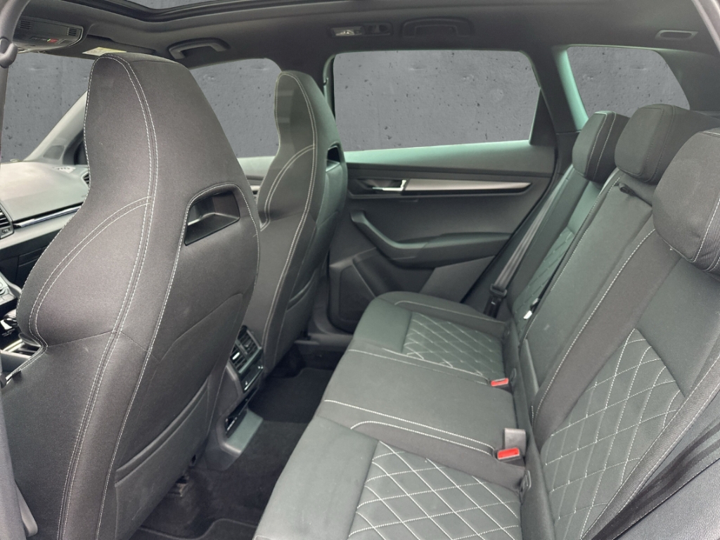 Fahrzeugabbildung SKODA Karoq TDI 4x4 DSG Sportline AHK Pano Navi 360°