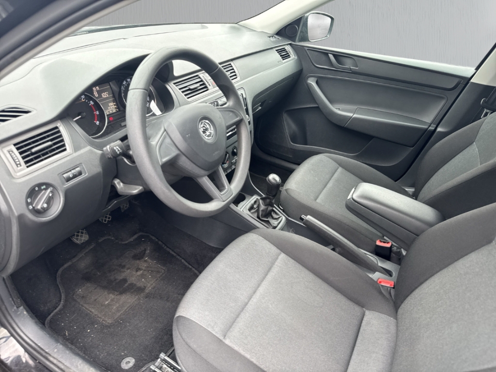 Fahrzeugabbildung SKODA Rapid Cool Edition Spaceback Start-Stop USB ZV