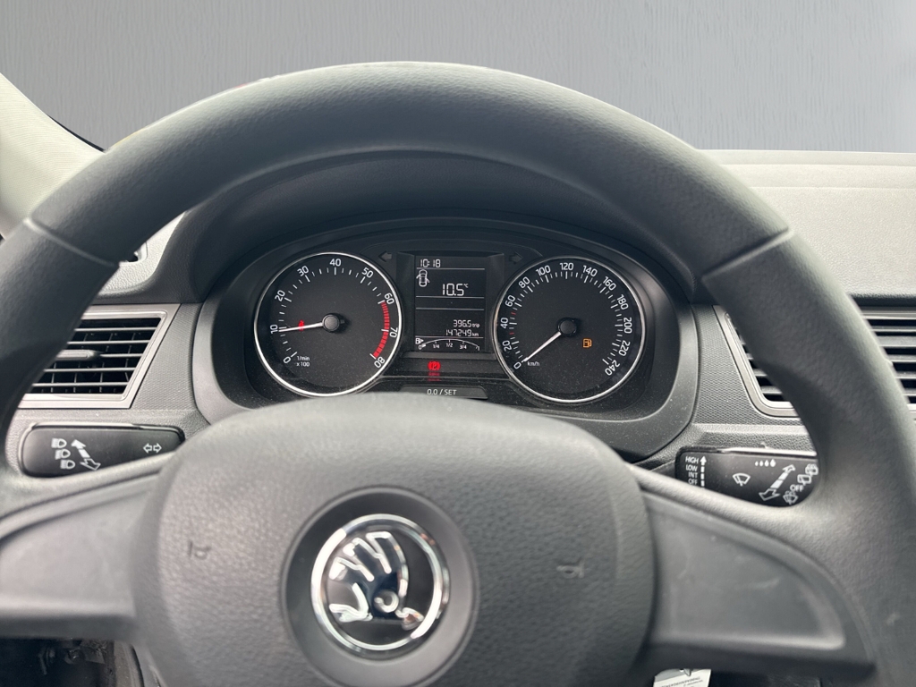 Fahrzeugabbildung SKODA Rapid Cool Edition Spaceback Start-Stop USB ZV