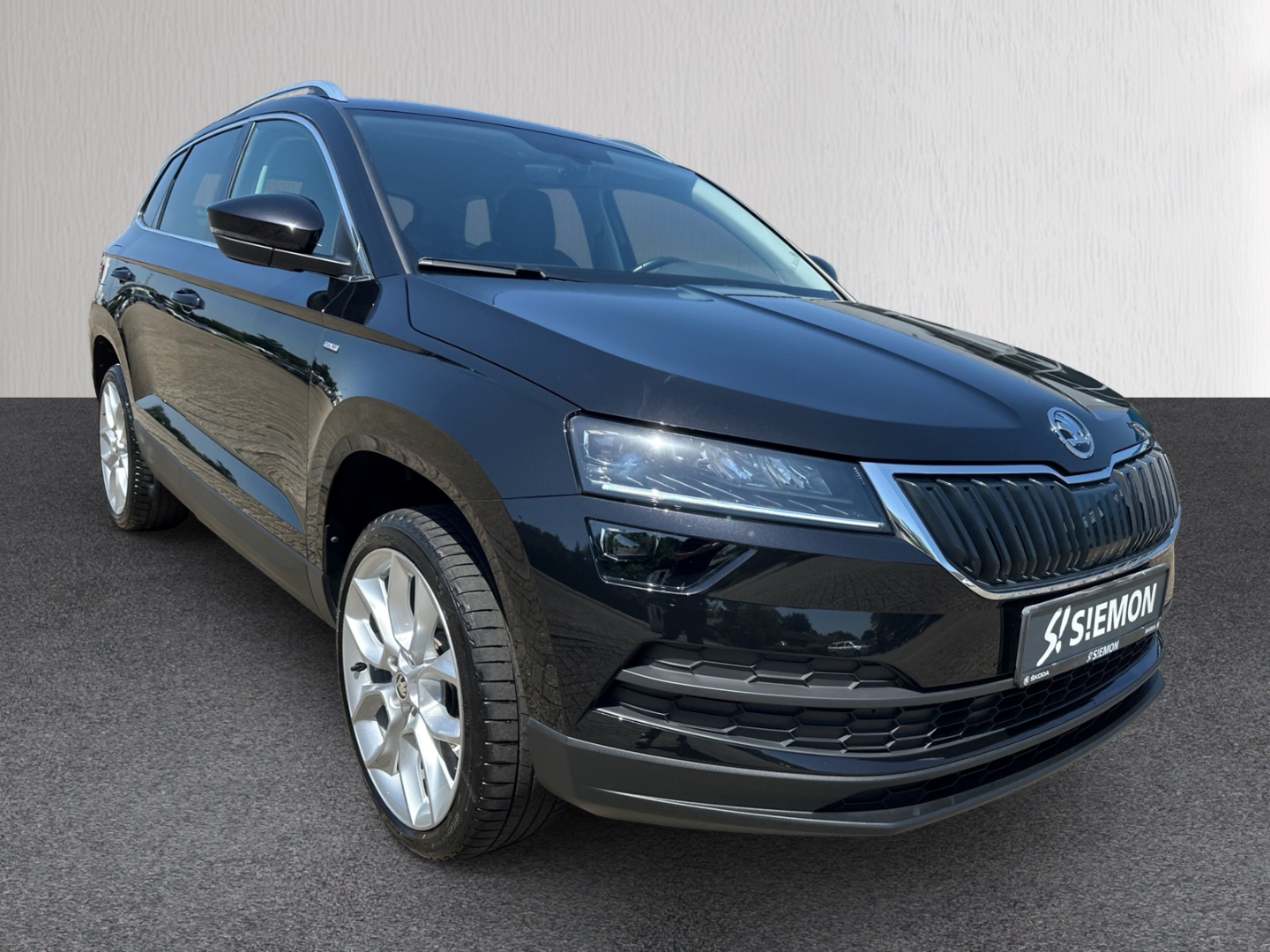 Fahrzeugabbildung SKODA Karoq Clever 1.0 TSI AHK LED SHZ PDC Klima KeyL