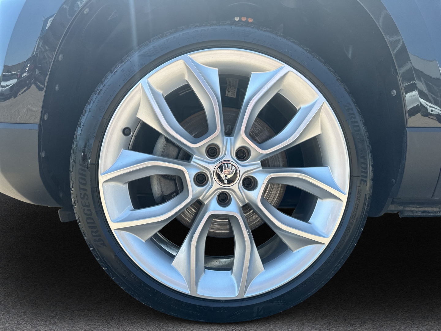 Fahrzeugabbildung SKODA Karoq Clever 1.0 TSI AHK LED SHZ PDC Klima KeyL